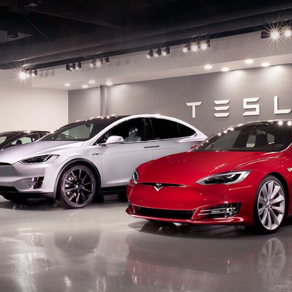 تسلا تستدعي أكثر من 800 ألف سيارة لخلل في حزام الأمان