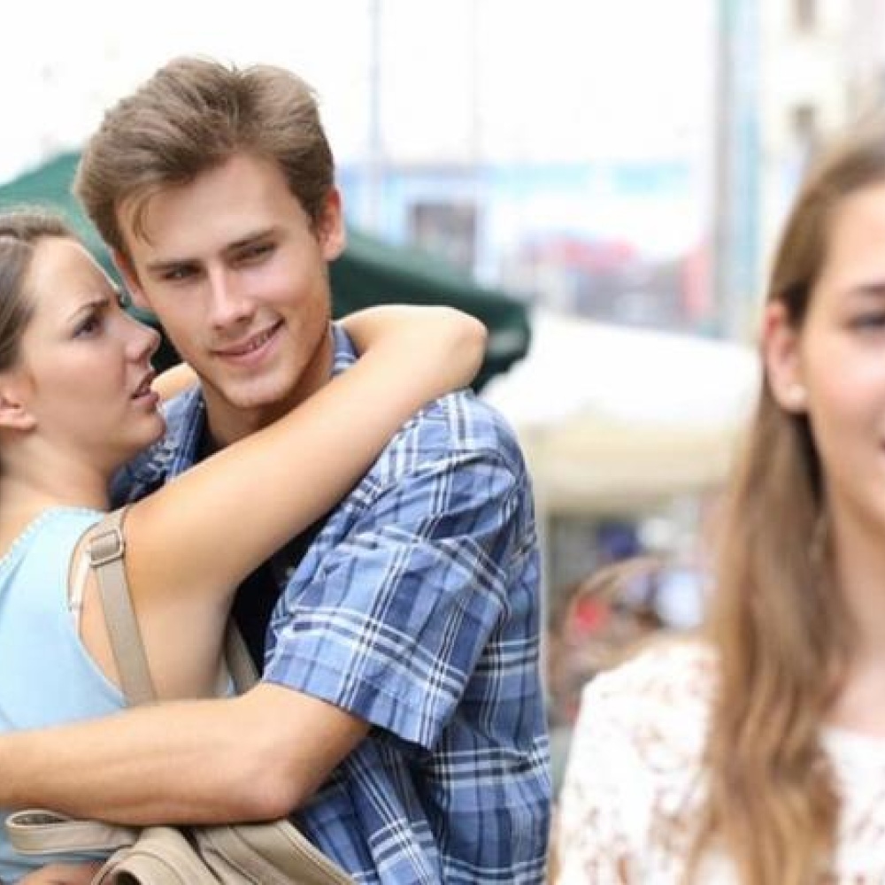 متى يندم الرجل متعدد العلاقات العاطفية