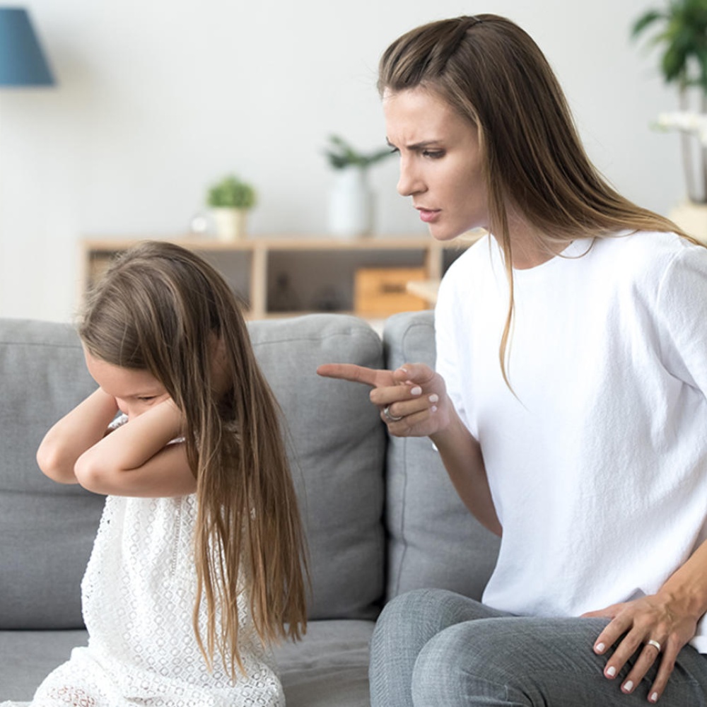 7 تصرفات تدمر شخصية طفلك فاحذريها          