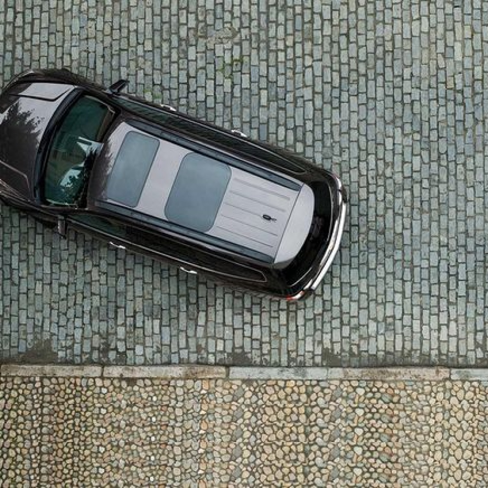  الإطار موجه للخارج أثناء ركن السيارة