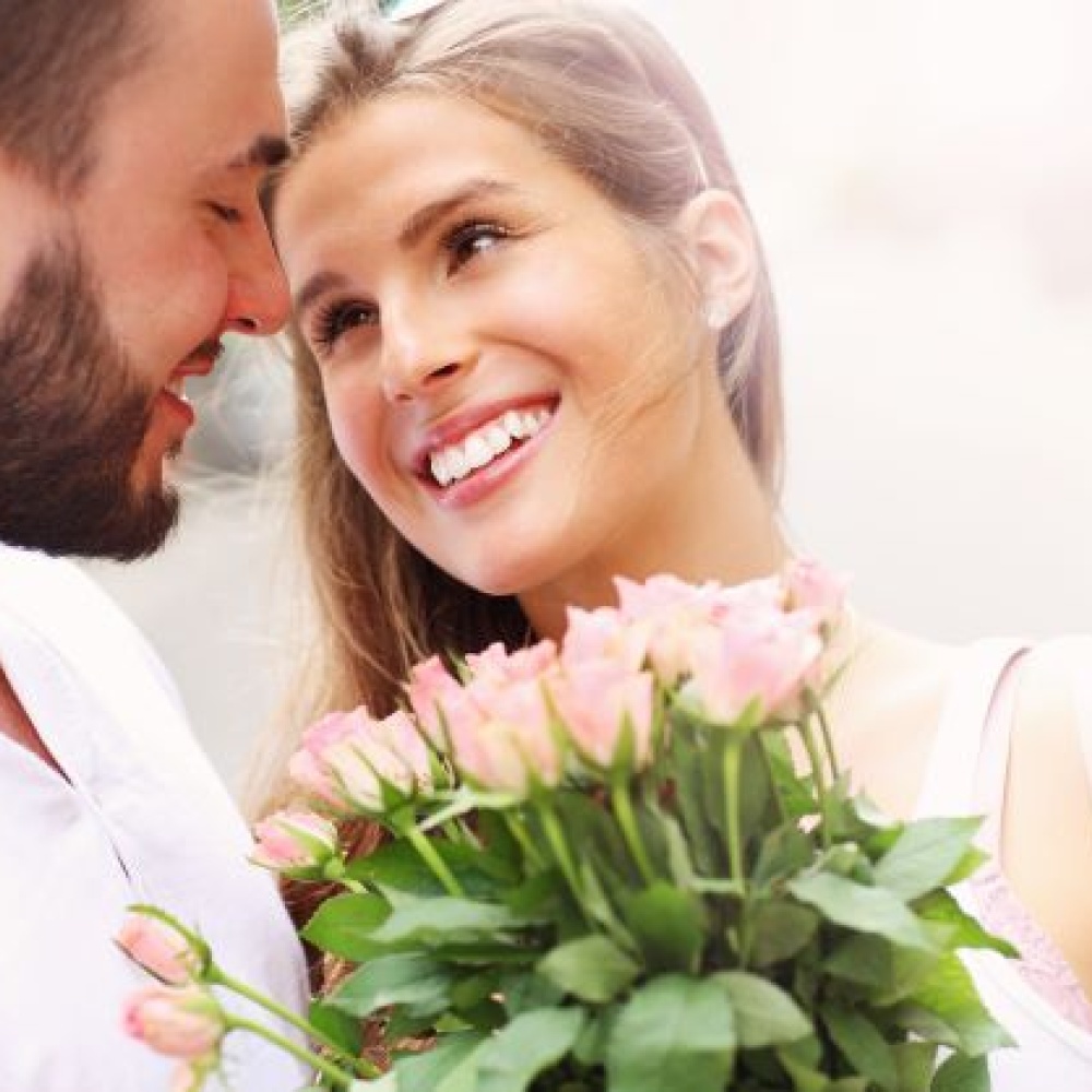 علامات الحب الصادق عند الرجل آخرها أقواها