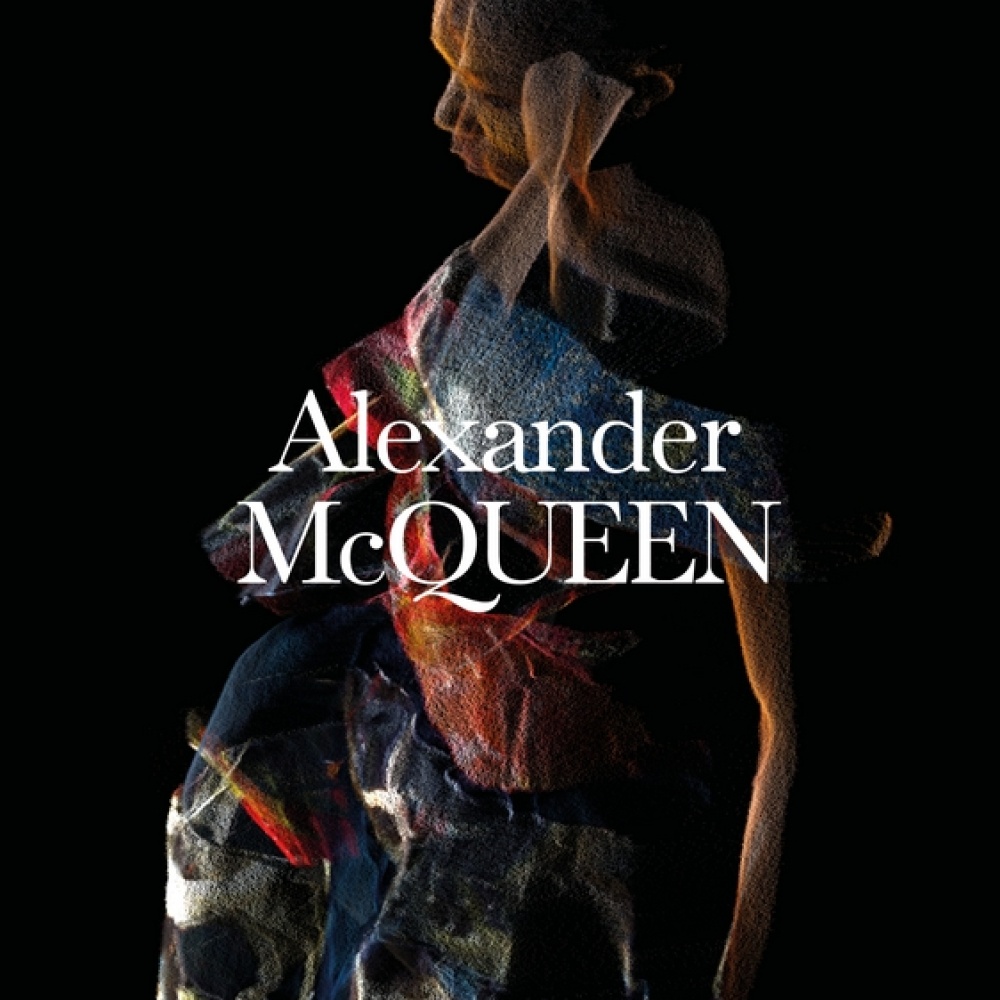 بث مباشر لعرض أزياء Alexander McQueen لربيع صيف 2023