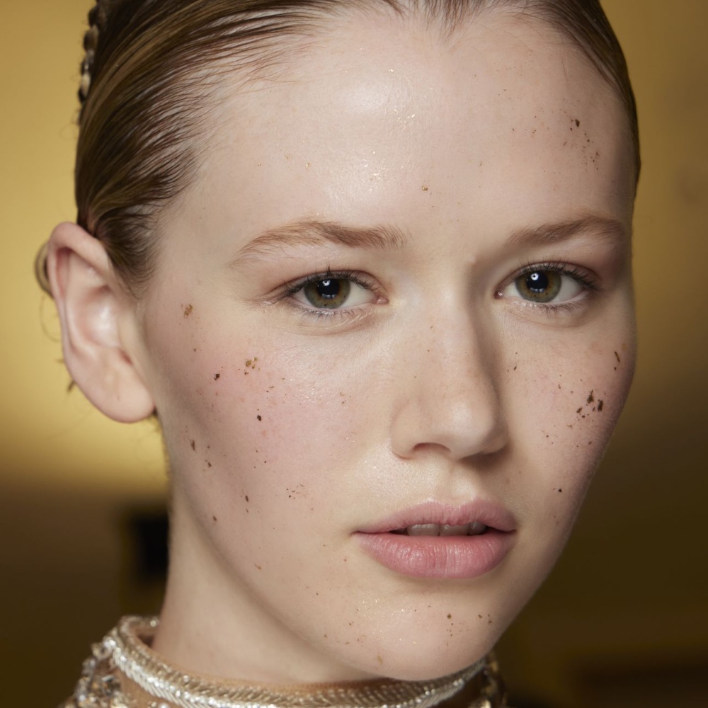 أفضل طرق طبيعية لإزالة الرؤوس السوداء عن البشرة