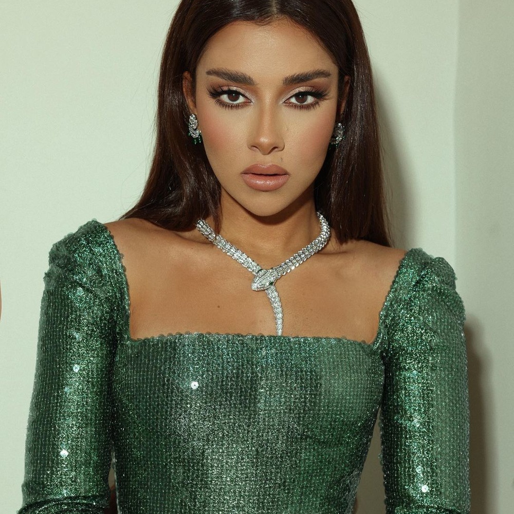  مكياج برونزي لامع من وحي بلقيس فتحي