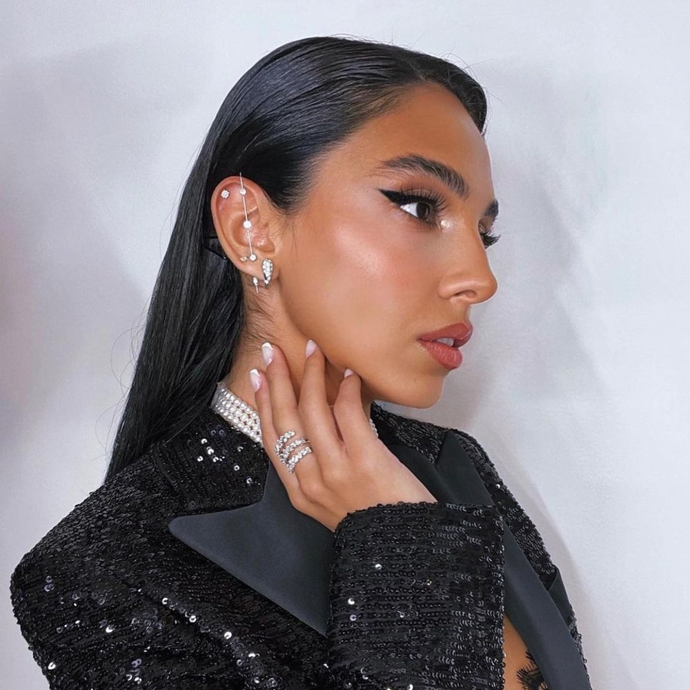  إطلالات جمالية  للنجمات الشابات في 2022 .. اتبعي أساليبهن بالخطوات