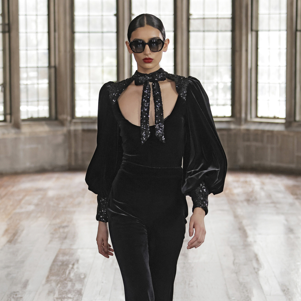 موديلات جمبسوت بتدرجات اللون الأسود