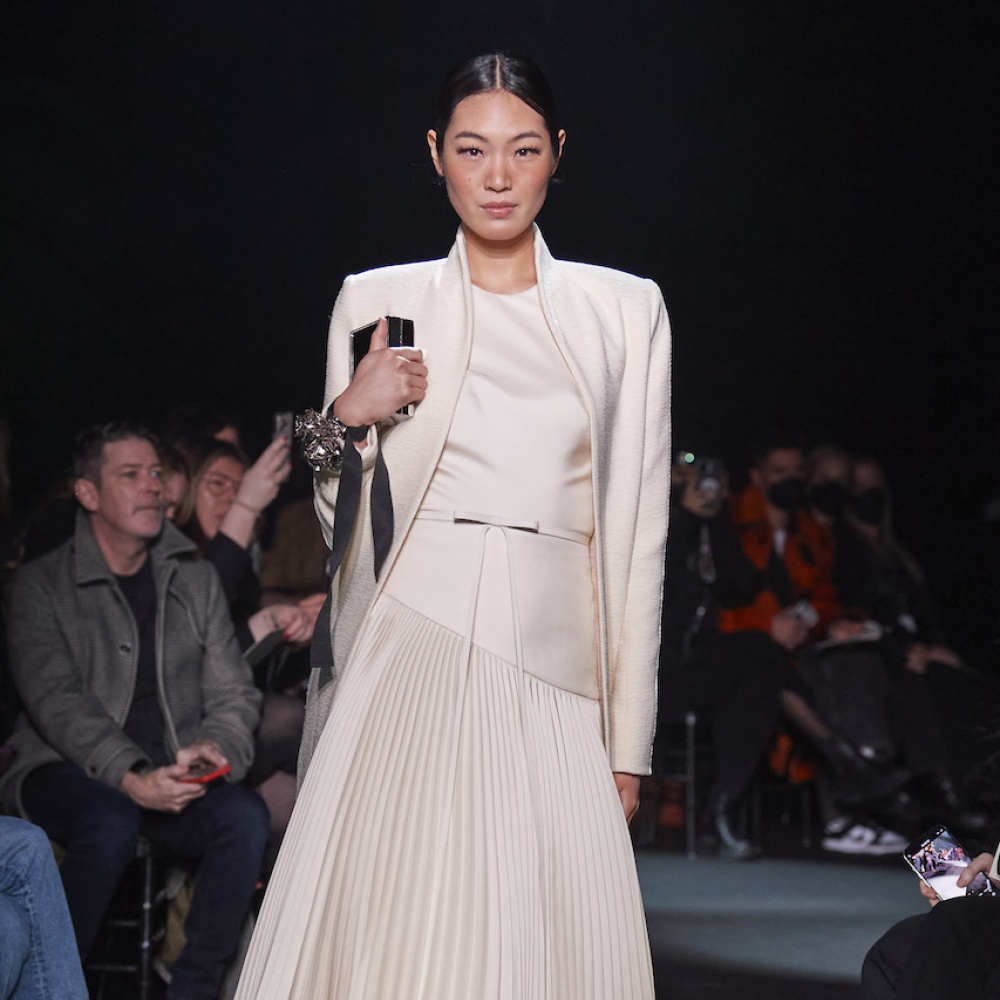 اختاري التنورة البليسيه لاطلالة أكثر نحافة وأناقة   