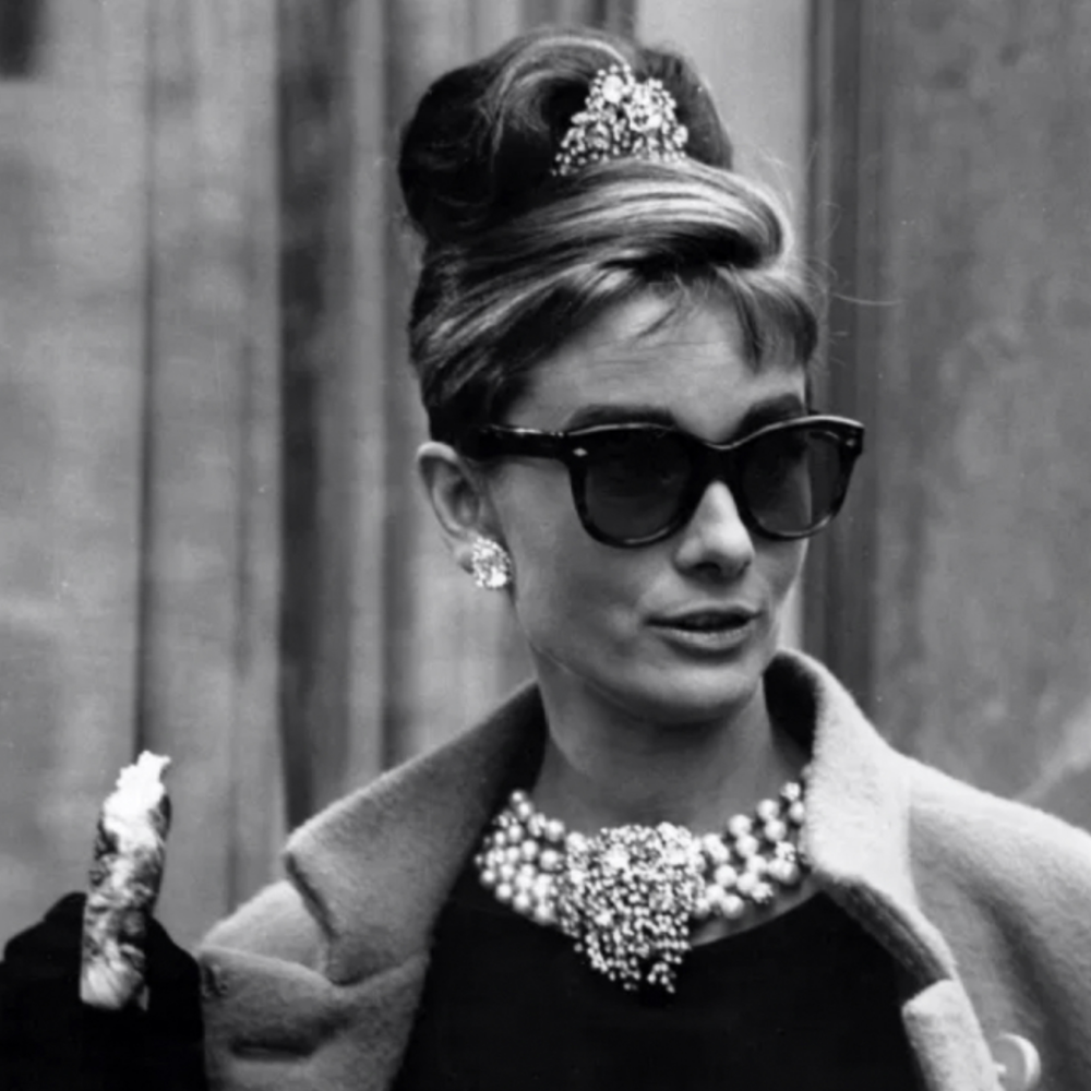 أودري هيبورن بتصميم روجيه سيمانا