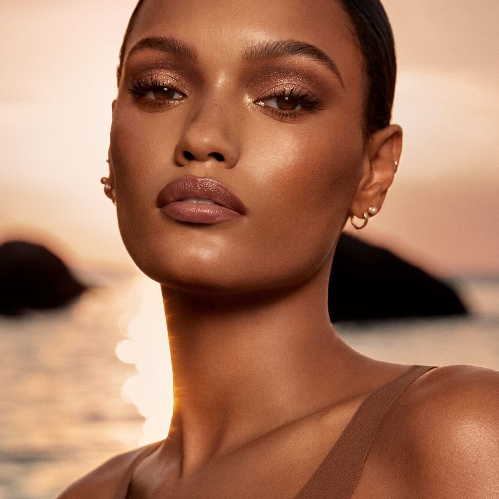 تألقي بمكياج أحادي اللون