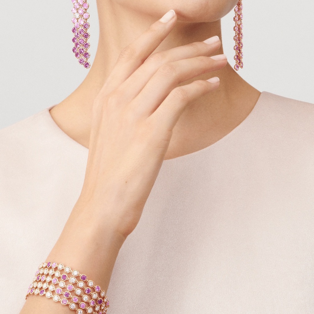 حجر السعادة.. تعرّفي إلى الياقوت الأبيض عن كثب