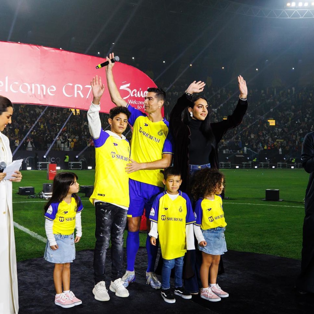 رونالدو وأسرته في مرسول بارك