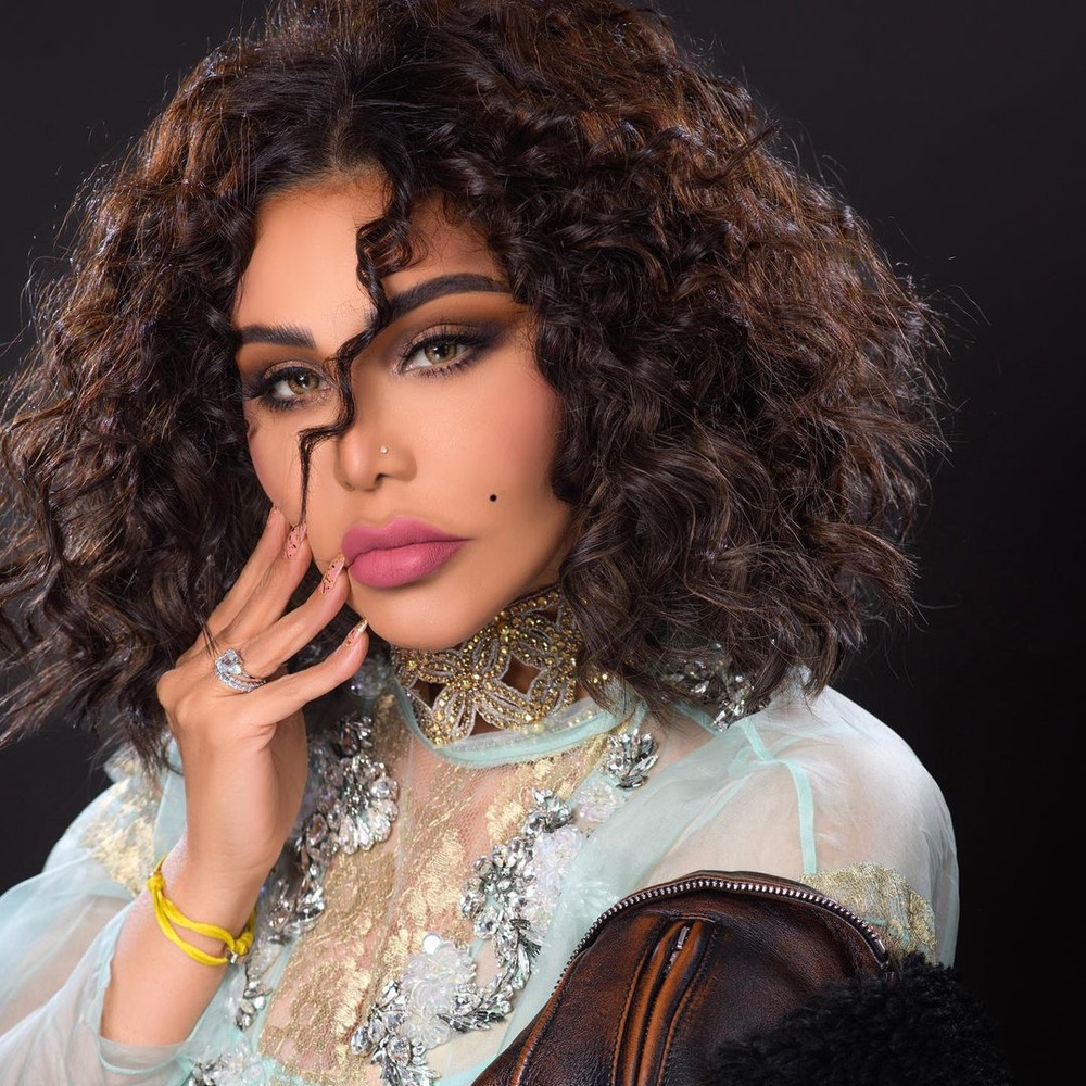 اتجاهات جمالية جريئة لتغيير إطلالتك مع العام الجديد بأسلوب الفنانة أحلام ..إليك ما اعتمدته