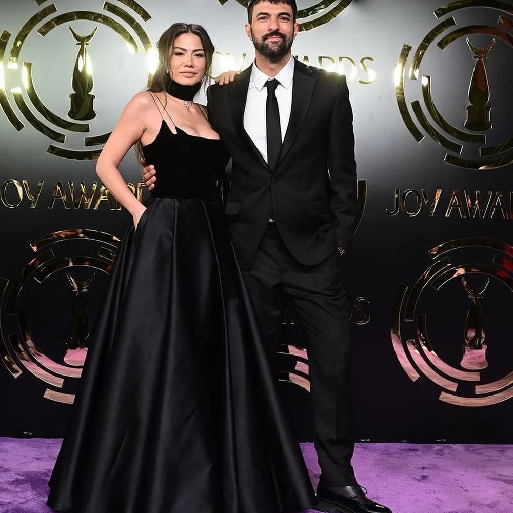 نجمات عالميات خطفنّ الأنظار بمجوهراتهن الفاخرة في حفل JOY AWARDS.