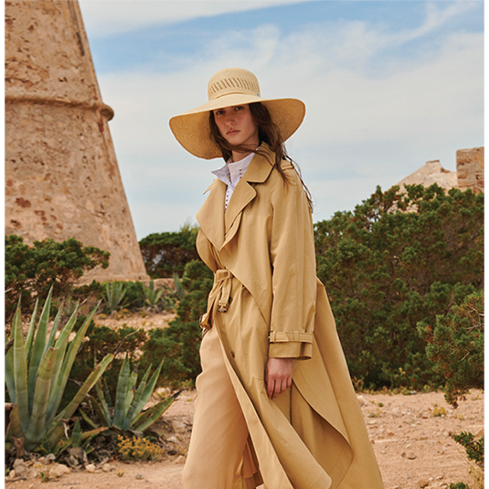 إطلالات موحدة اللون بدرجات الكاكي من  مجموعات "ريزورت"