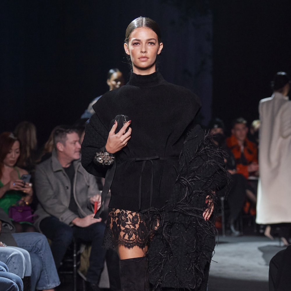 اختاري الياقة العالية لاطلالات راقية في شتاء 2023