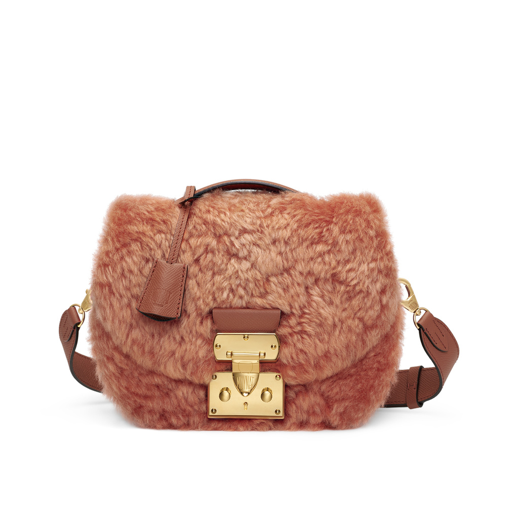 حقيبة The Flory Teddy المميّزة باللّون الوردي