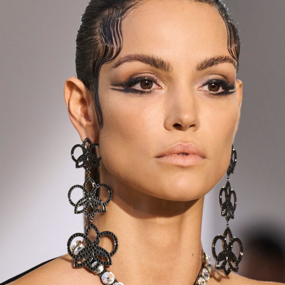 صيحات جمالية سترافقنا في شتاء 2023 ..اتبعي خطوات تطبيقها