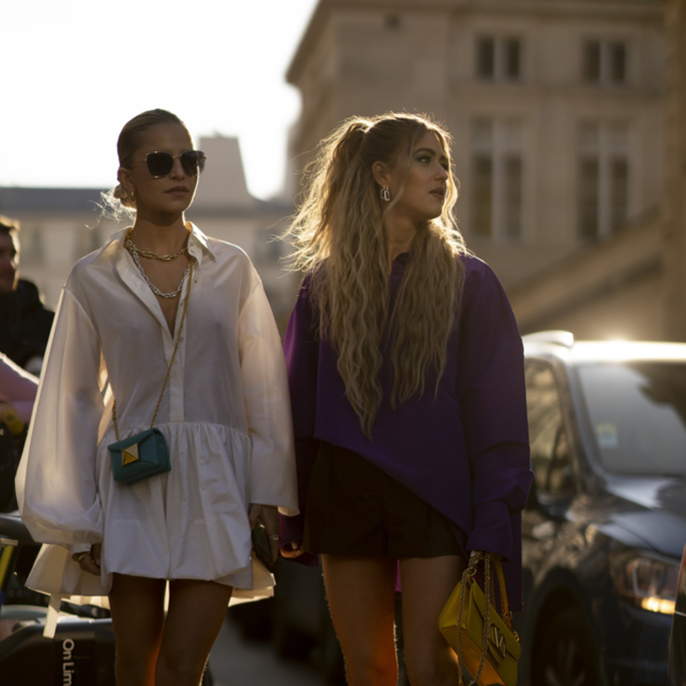الفساتين القصيرة صيحة خريفية لافتة بتنسيقات مميّزة بأسلوب Street style