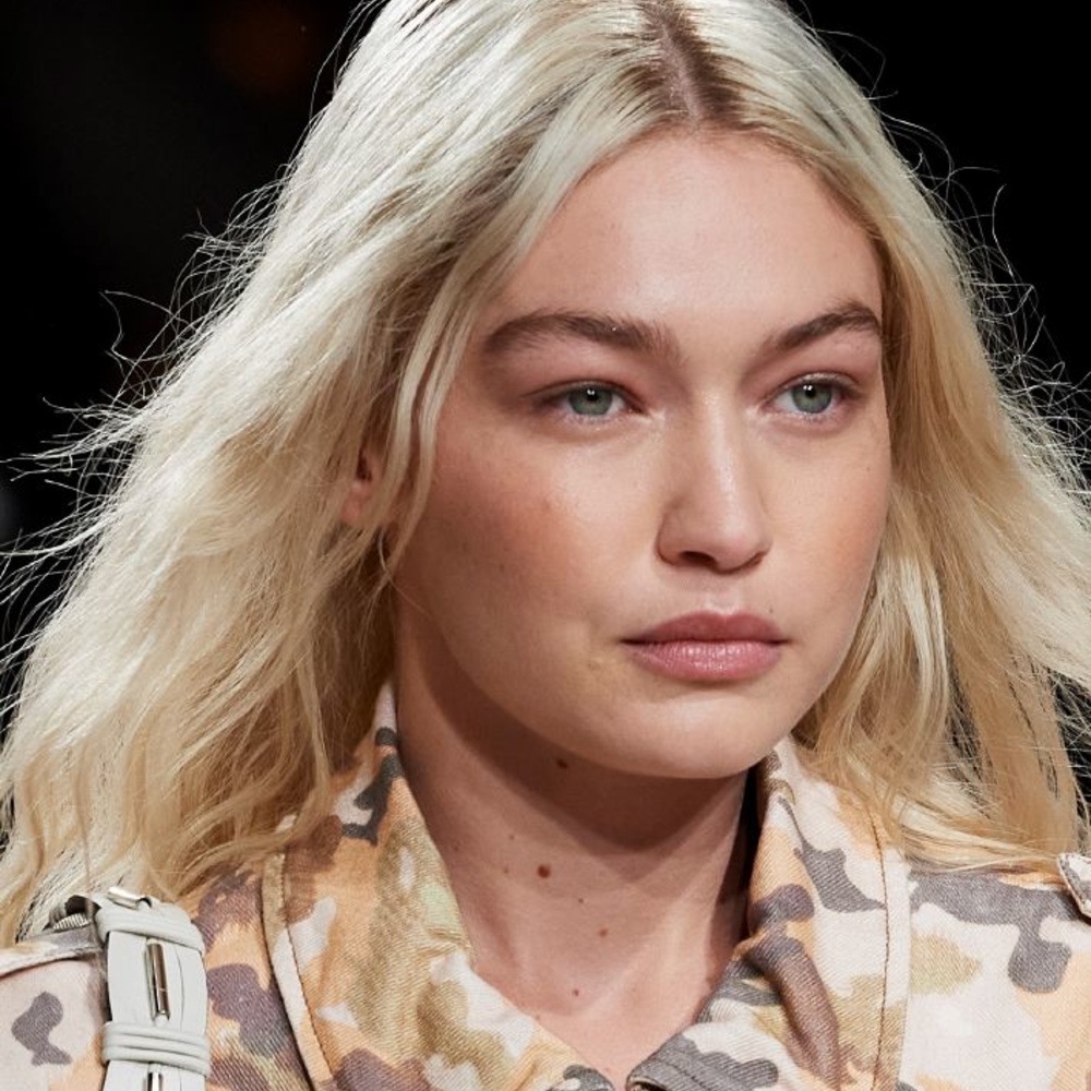 صيحات وألوان تناسب الشعر الطويل إلى القصير