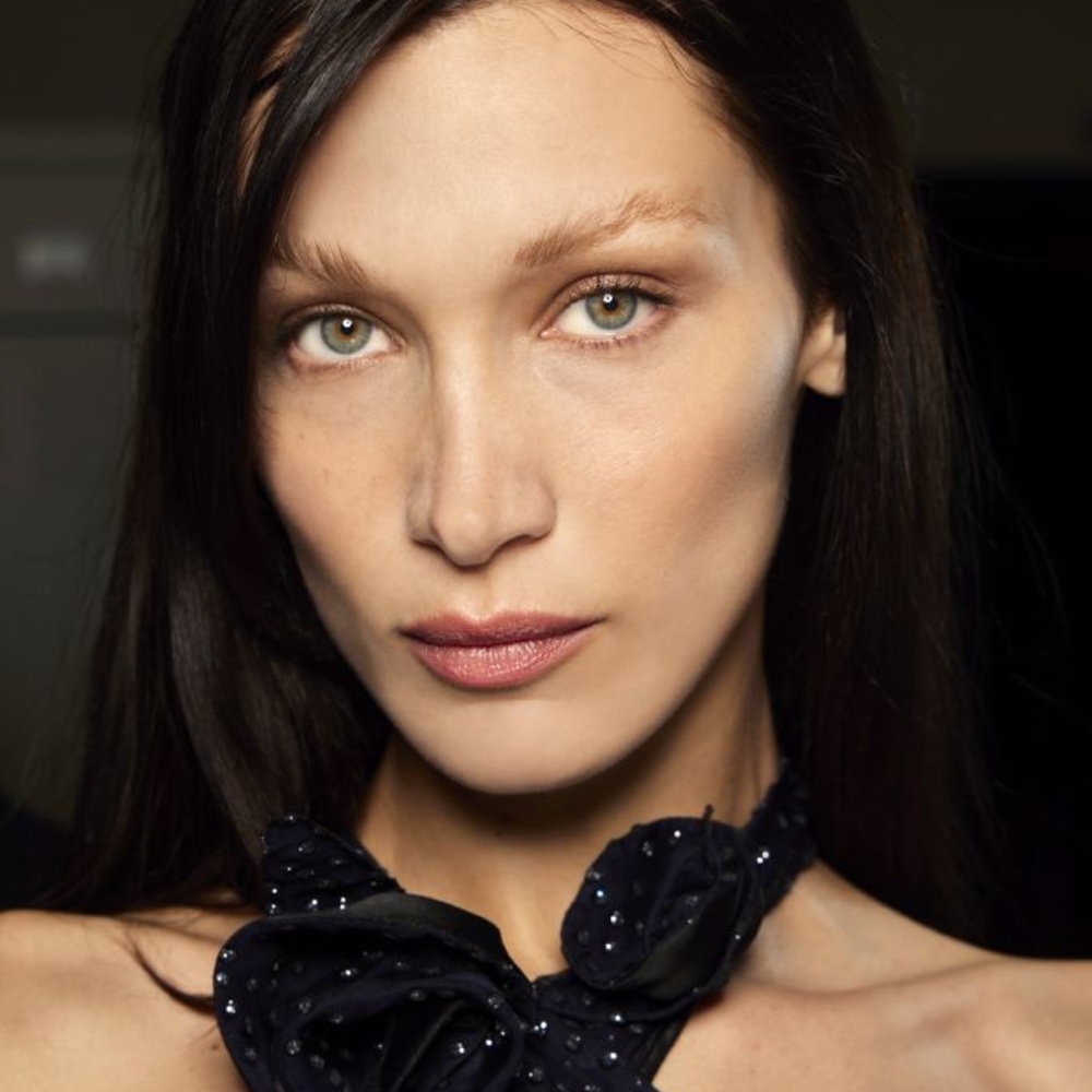 مكياج عيون مثالي يخفي ترهّل الجفون