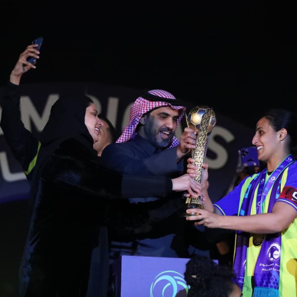 أضواء العريفي تتوج لاعبات النصر بالنسخة التاريخية الأولى للدوري الممتاز للسيدات