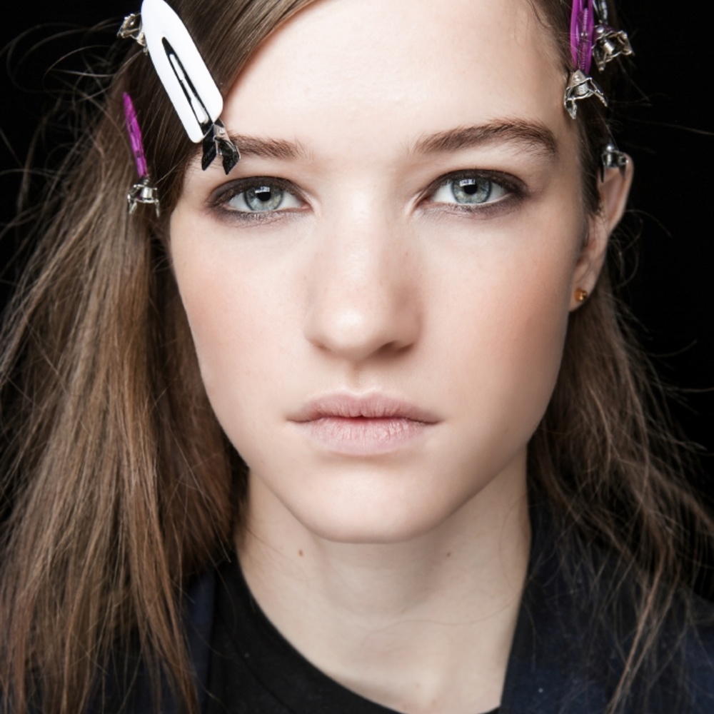 مادة العناية بالبشرة أسبوعياً... 6 خطوات ومكونات طبيعية تمنحّك الإشراقة والنضارة