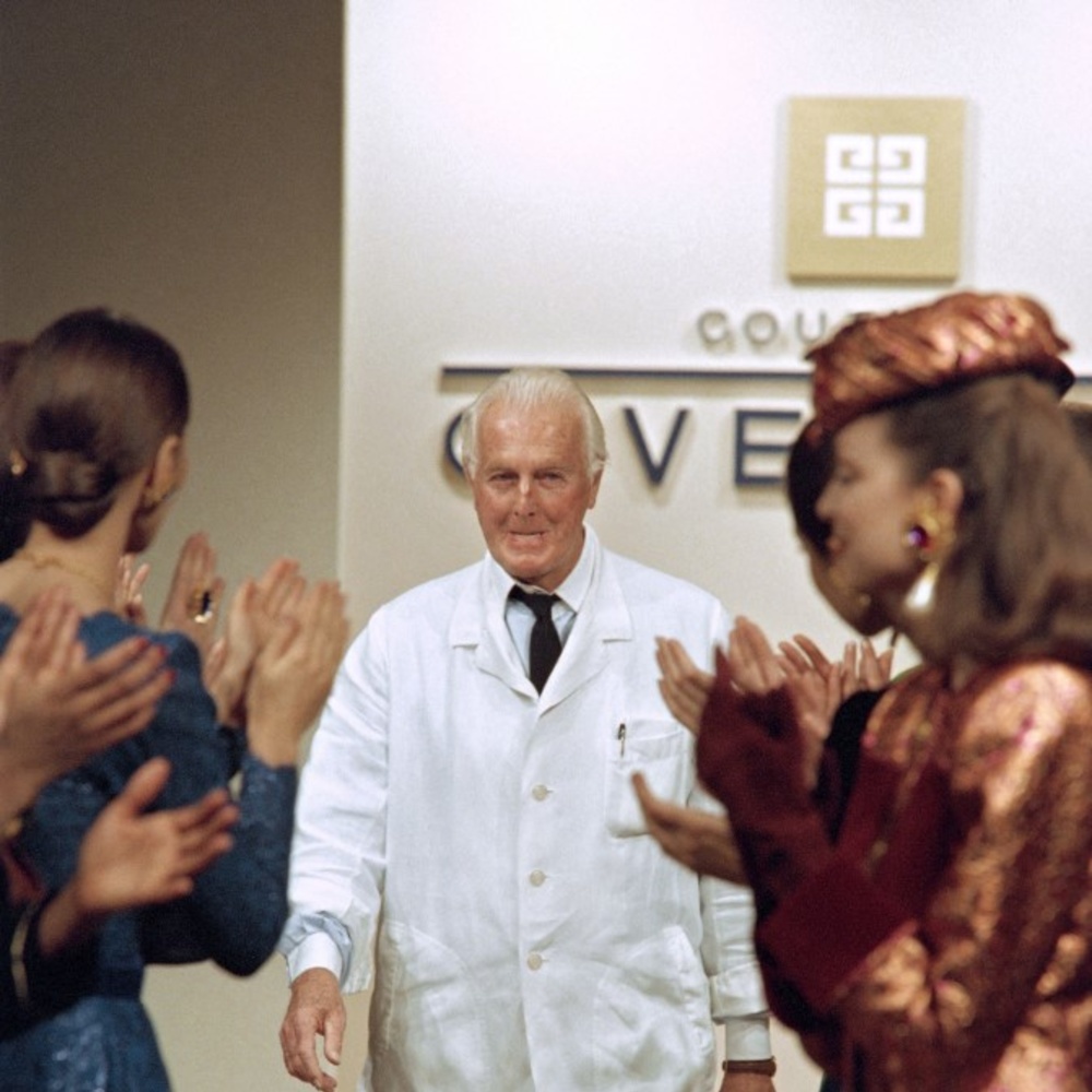 5 حقائق مذهلة عن Hubert de Givenchy... مصمم أحد أشهر الفساتين في التاريخ