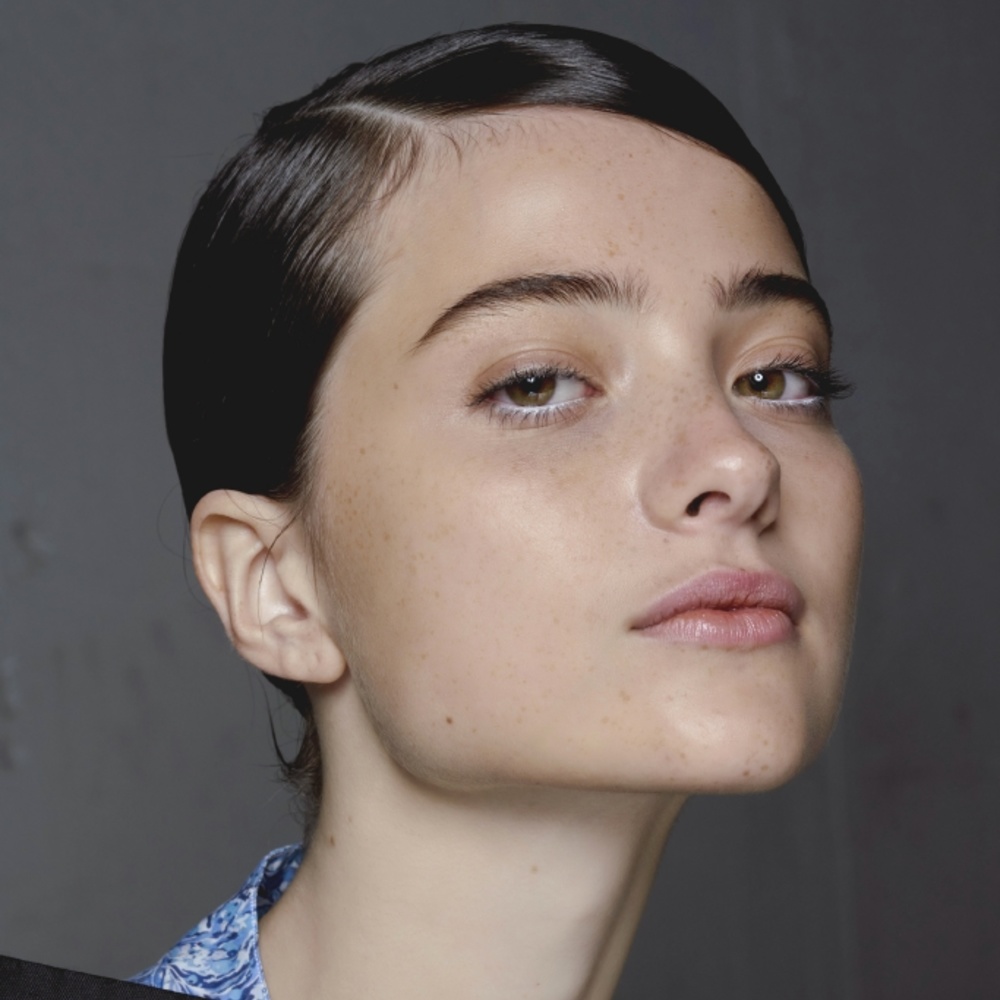  تجديد شباب الوجه بتقنية الليزر وعلاجات ضوئية أخرى في شهر الحب