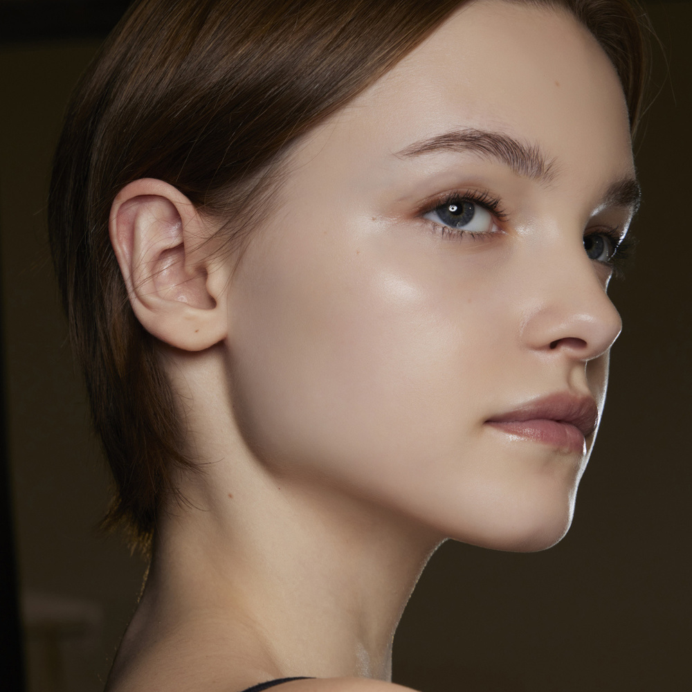 دليلك للتخلص من البقع الداكنة في البشرة بطرق تجميلية قبل عيد الحب