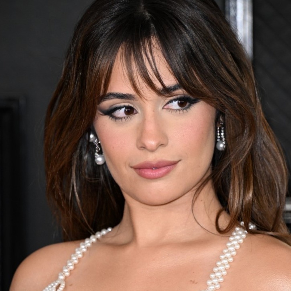 اتجاهات جمالية ملفتة لإبراز شخصية قوية وجريئة عند الشابات تعلميها من كاميل كابيلو