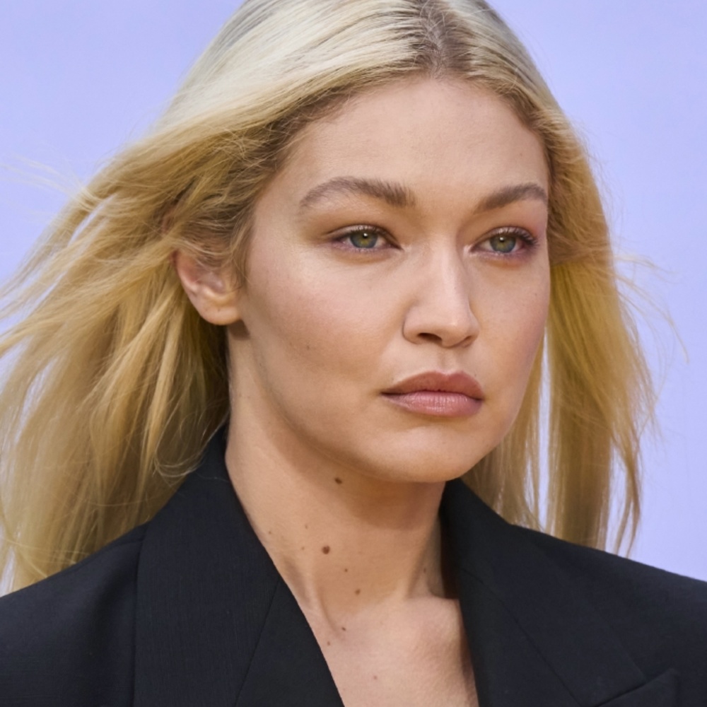 اطلالة تخفي حب الشباب وتمنحك طاقة إيجابية