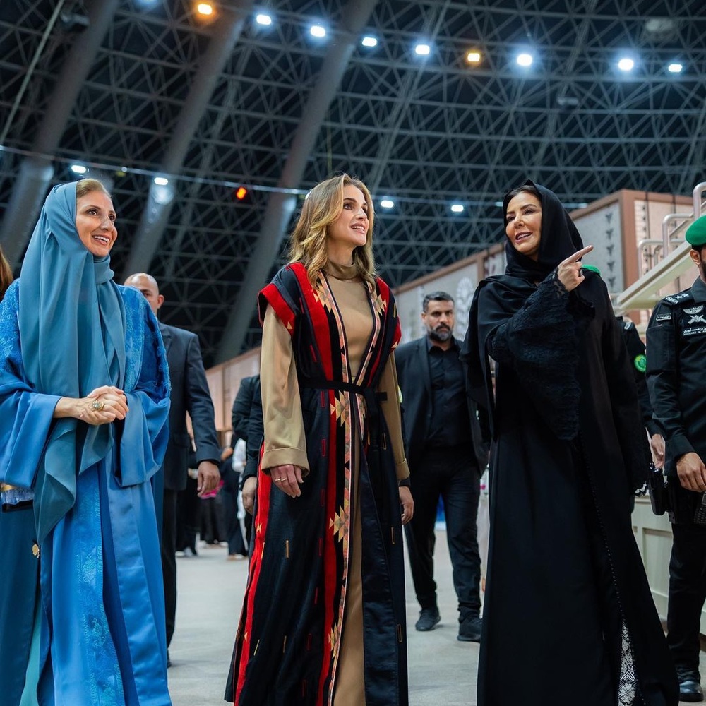 الملكة رانيا العبدالله تفتتح معرض بساط الريح 22 في جدة بحضور الأميرة عادلة بنت عبدالله 
