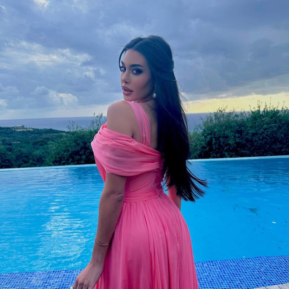 ياسمين صبري تلفت الأنظار بإطلالاتها الربيعية بأول ظهور رمضاني