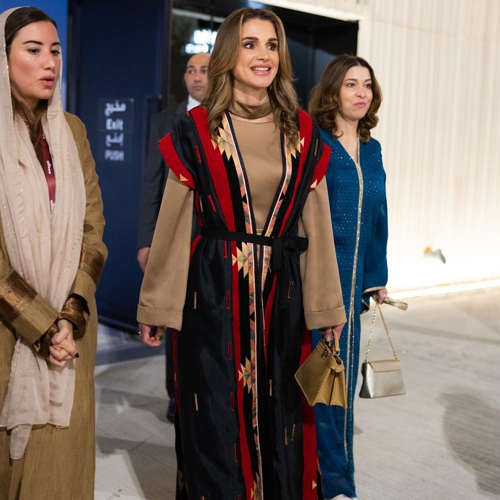 الملكة رانيا العبدالله تزور بينالي الفنون الإسلامية