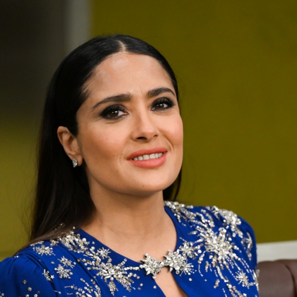 نجمات فوق الخمسين كسرن الصورة التقليدية للمرأة بإطلالاتهن الجمالية ..إليك أسرارهن