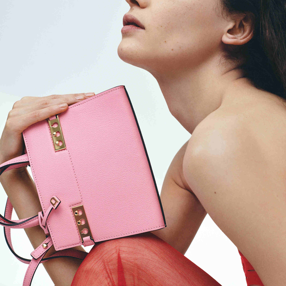 Delvaux تكشف تصميم Tempête في ثوبه الجديد