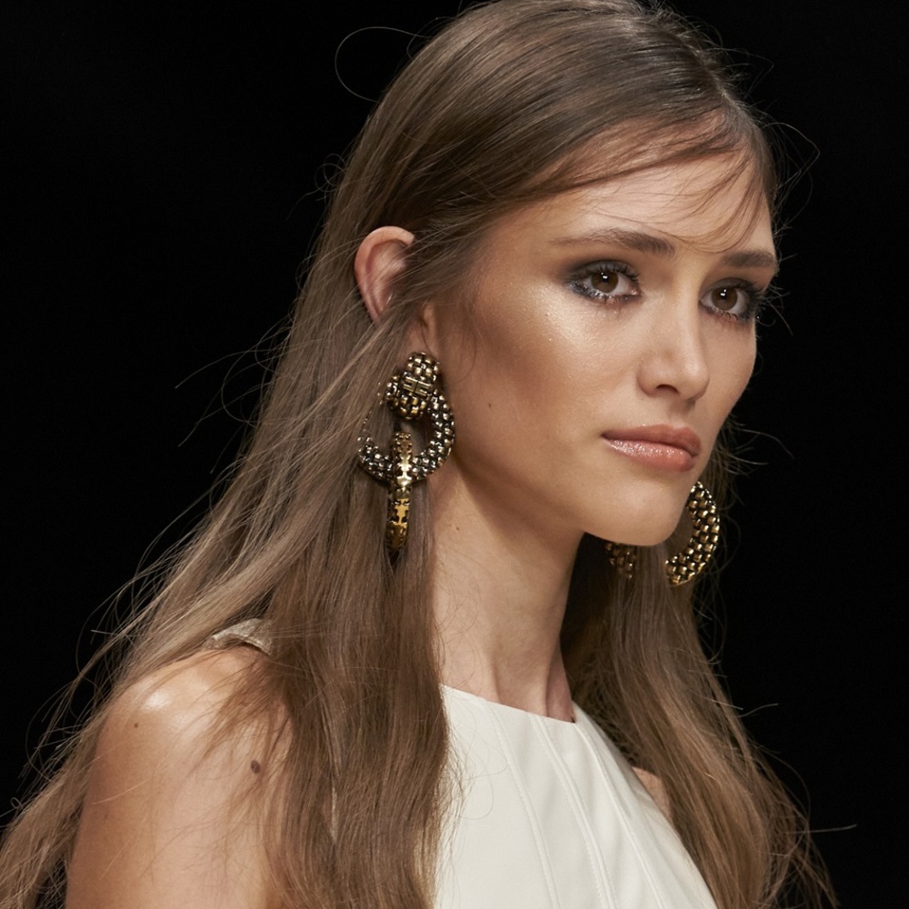 مستحضرات جديدة لعلاج فروة الرأس نُرشحها لك للحصول على شعر طويل وصحي