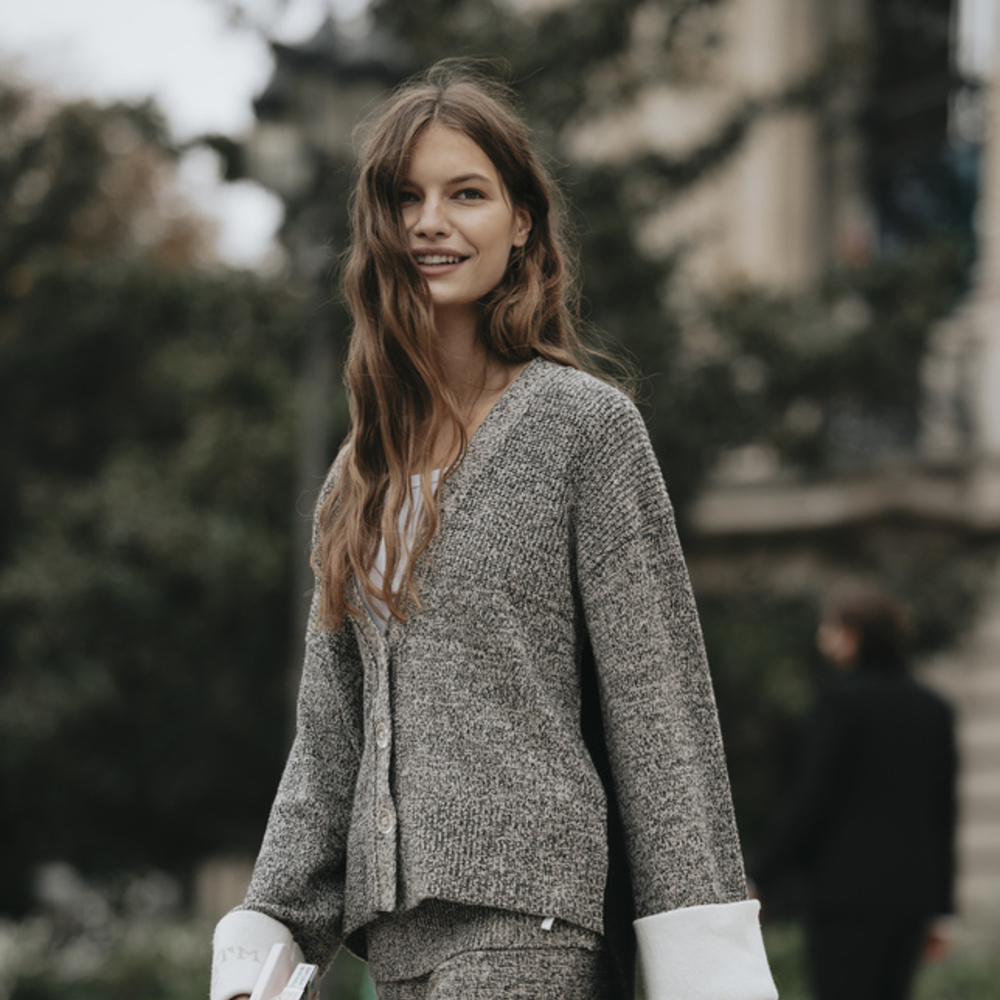 إطلالة لافتة بكارديغان قصير من إطلالات Street style