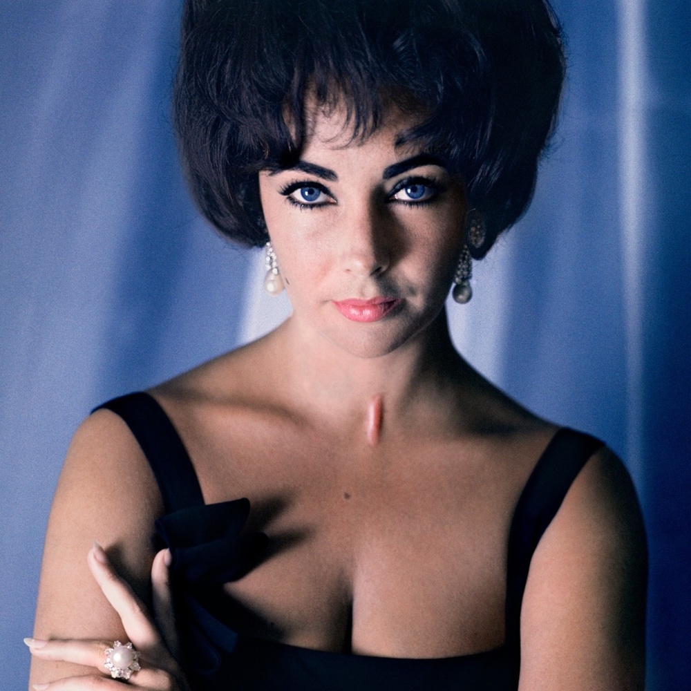 ما هو الدور الذي لعبته المجوهرات في قصة حب إليزابيث تايلور Elizabeth Taylor وريتشارد بيرتون؟