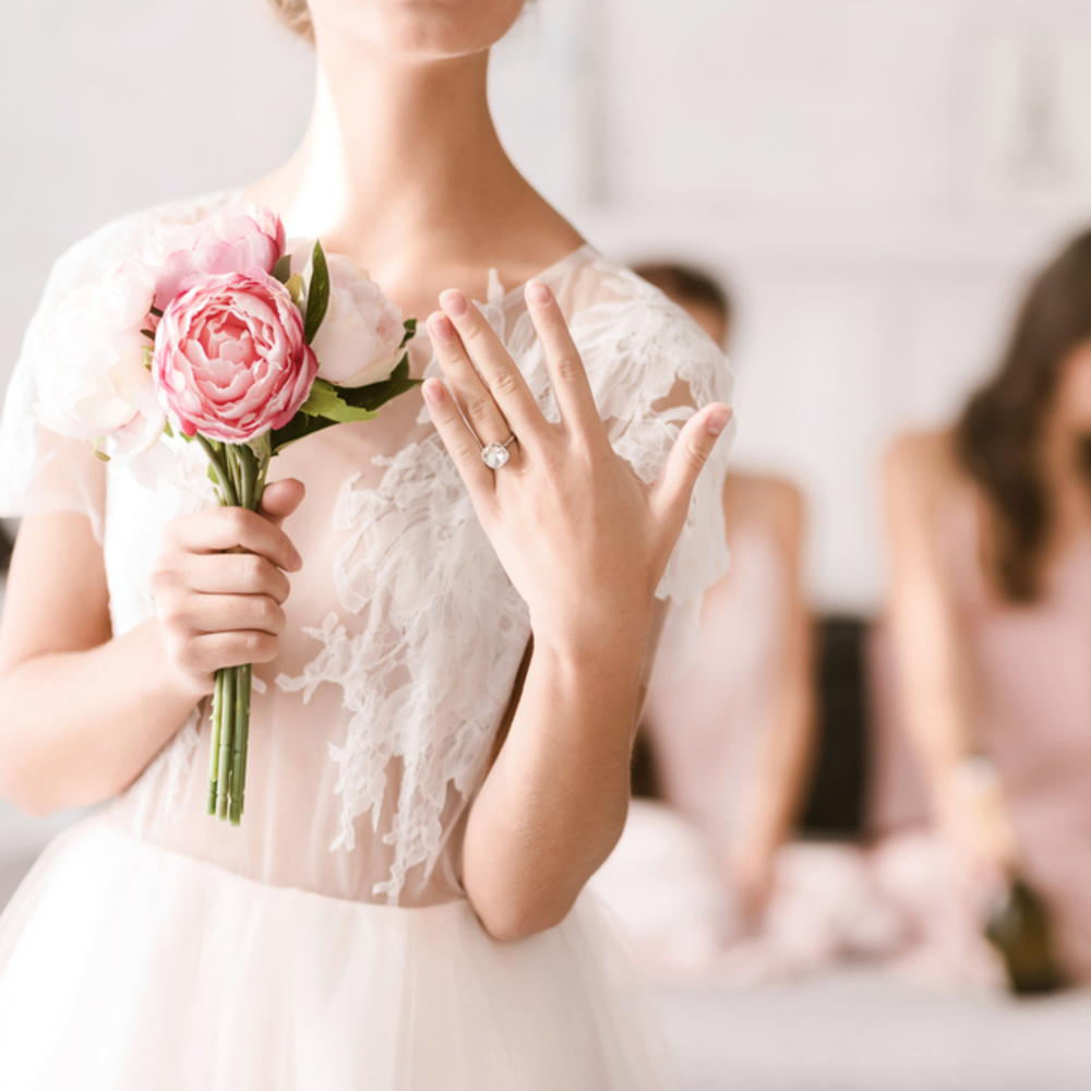 نسقي خاتم الزفاف مع الفستان لإطلالة ملفتة في عرسك