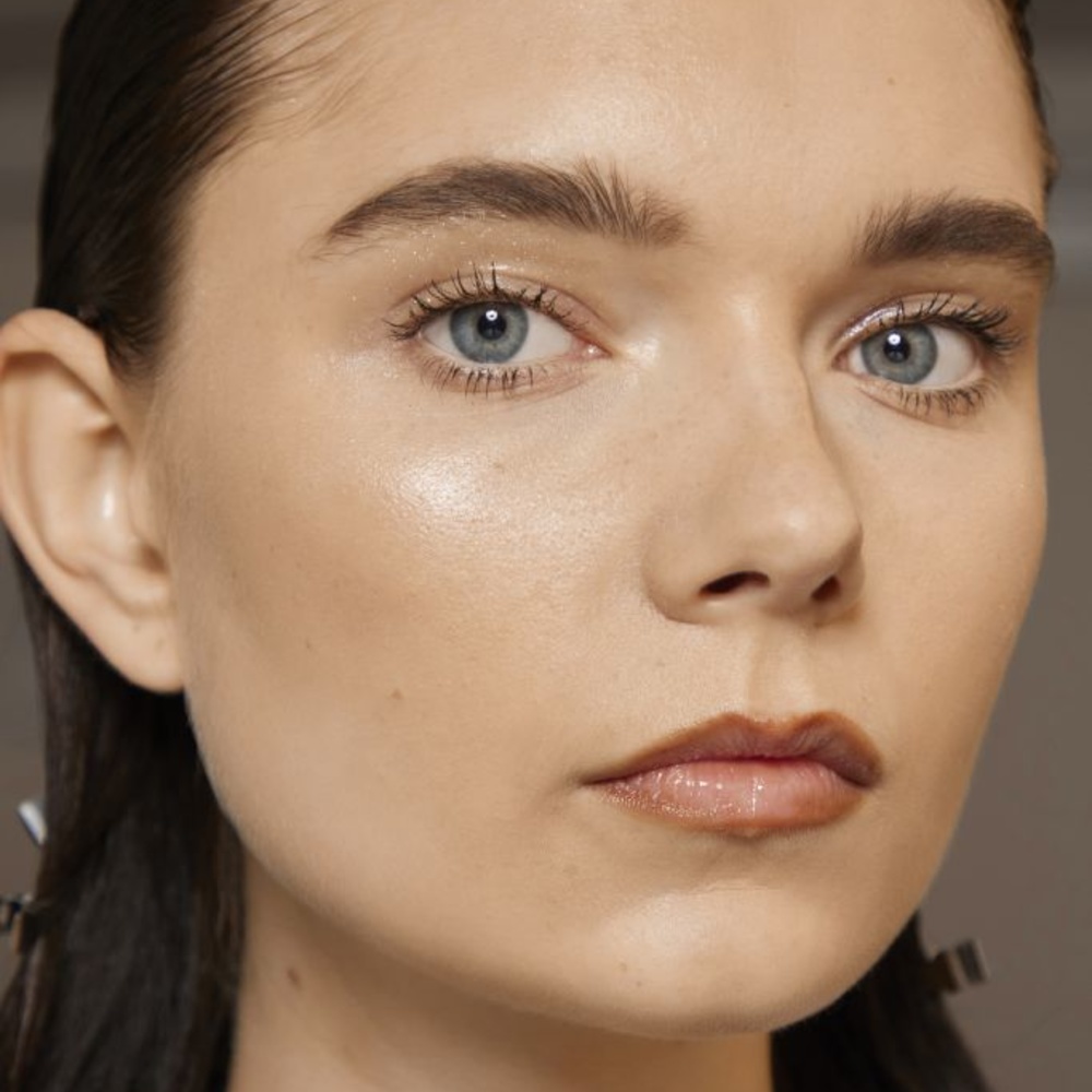 نصائح طبيعية لتتألقي في عيد الأم ببشرة مشدودة وشبابية