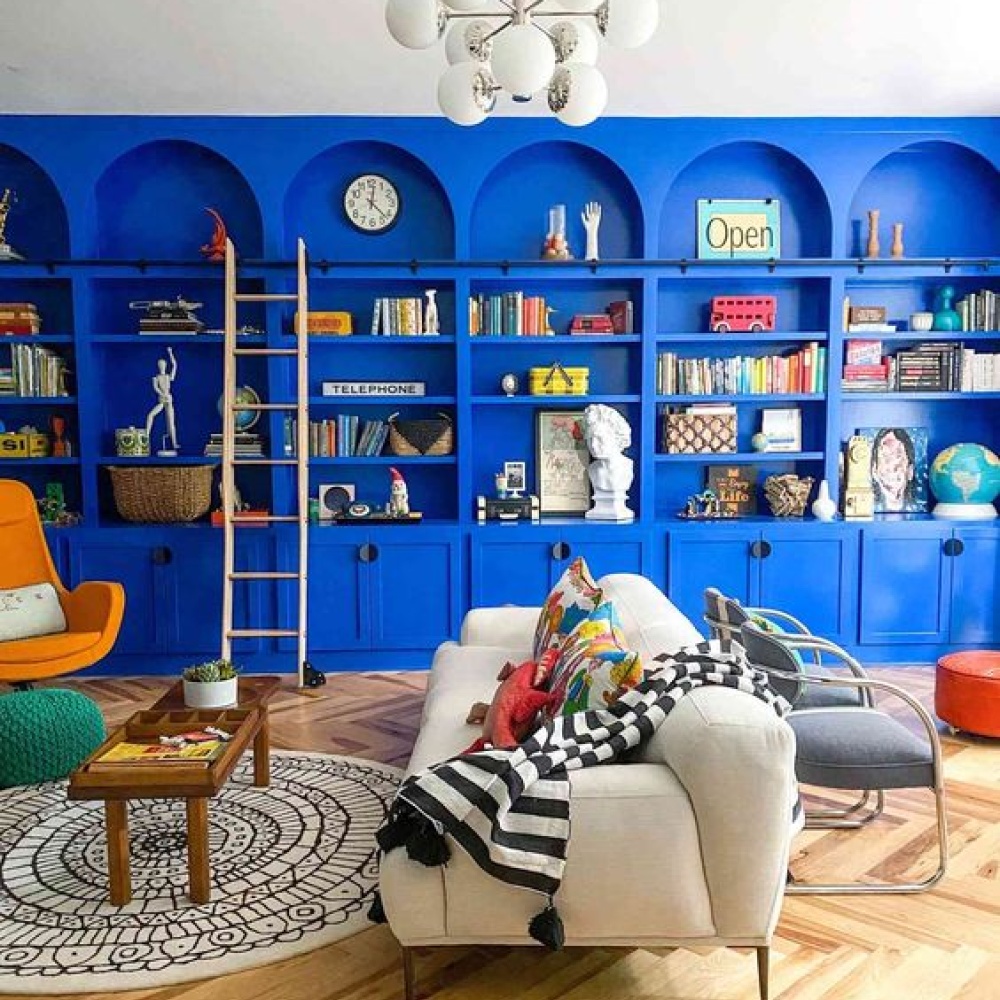 بأفكار ملهمة رائعة.. اختاري الأزرق الكوبالت اللون النابض بالحياة لعام 2023