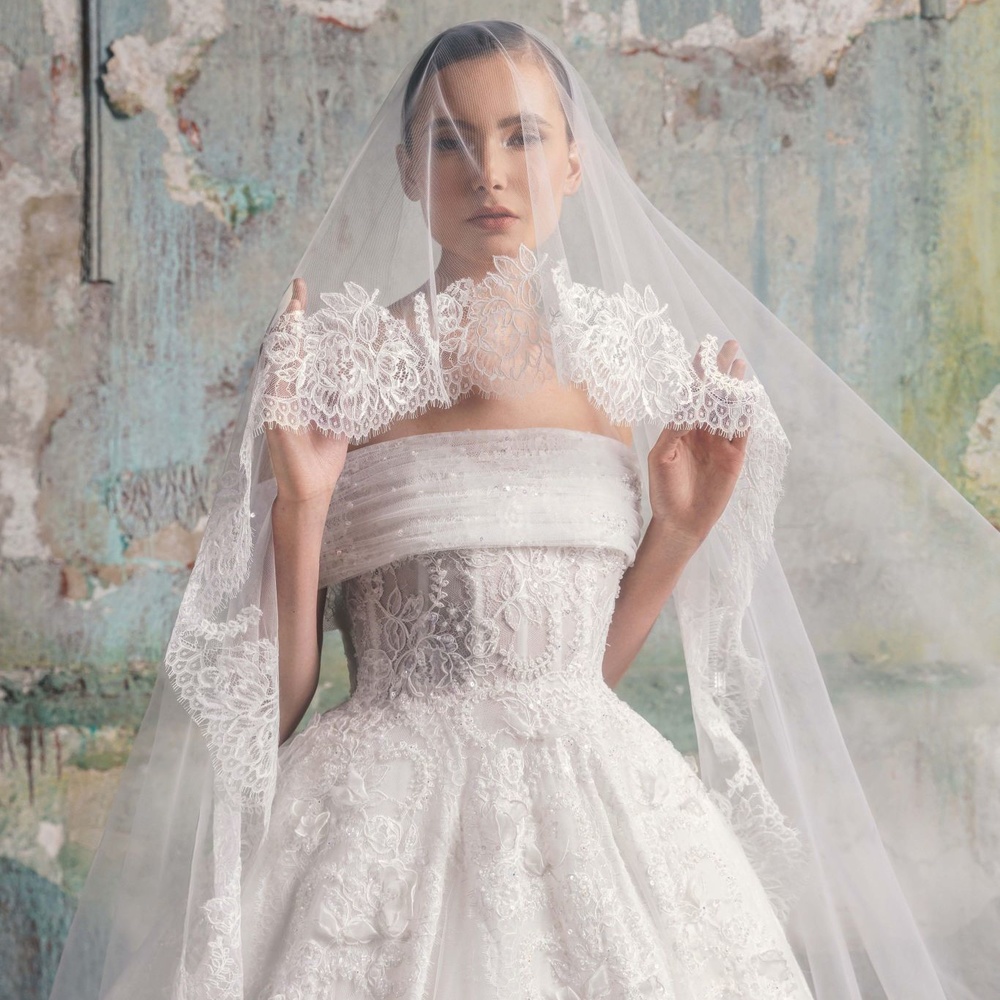 الطرحة المطرزة في فساتين زفاف طوني ورد