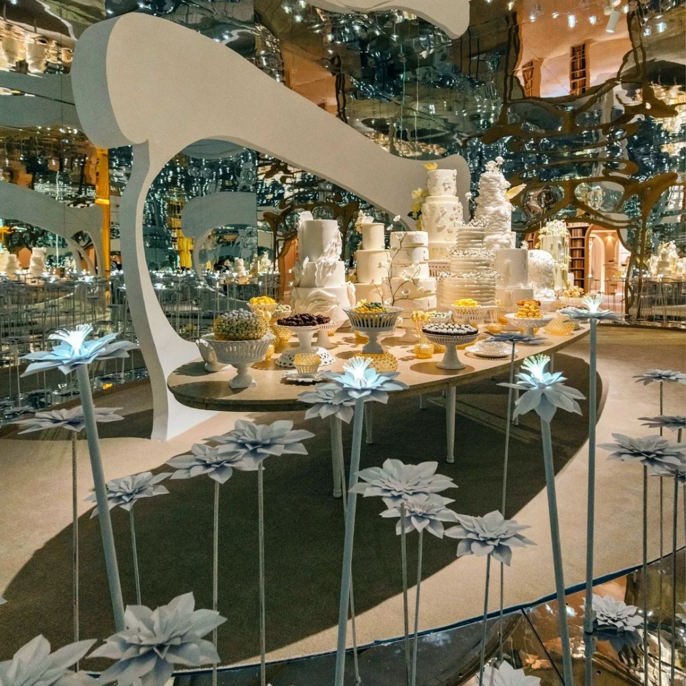 المرايا تزين بوفيه الزفاف