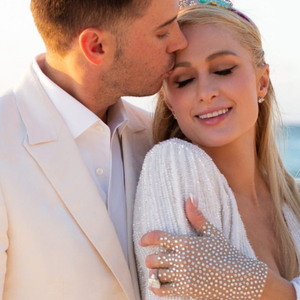 حصلت باريس هيلتون على خاتم خطبة ماسي مبهر في يوم عيد ميلادها الأربعين