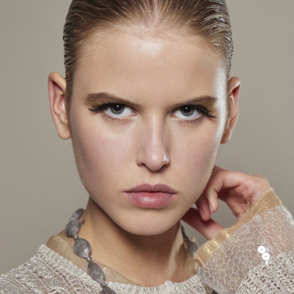 الرموش الصناعية حل لرموشك القصيرة أم هناك حلول أخرى؟