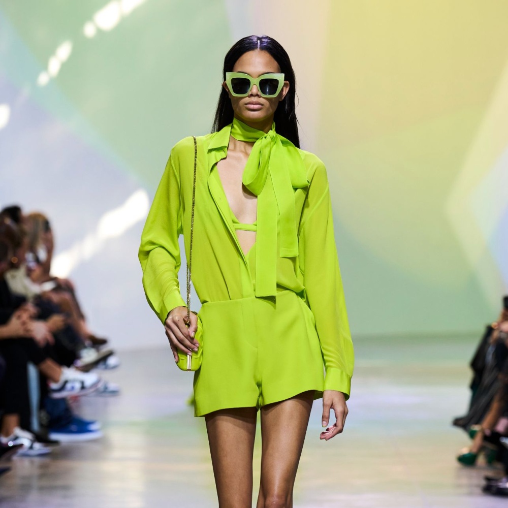 النيون يسيطر على موضة ألوان ربيع وصيف 2023