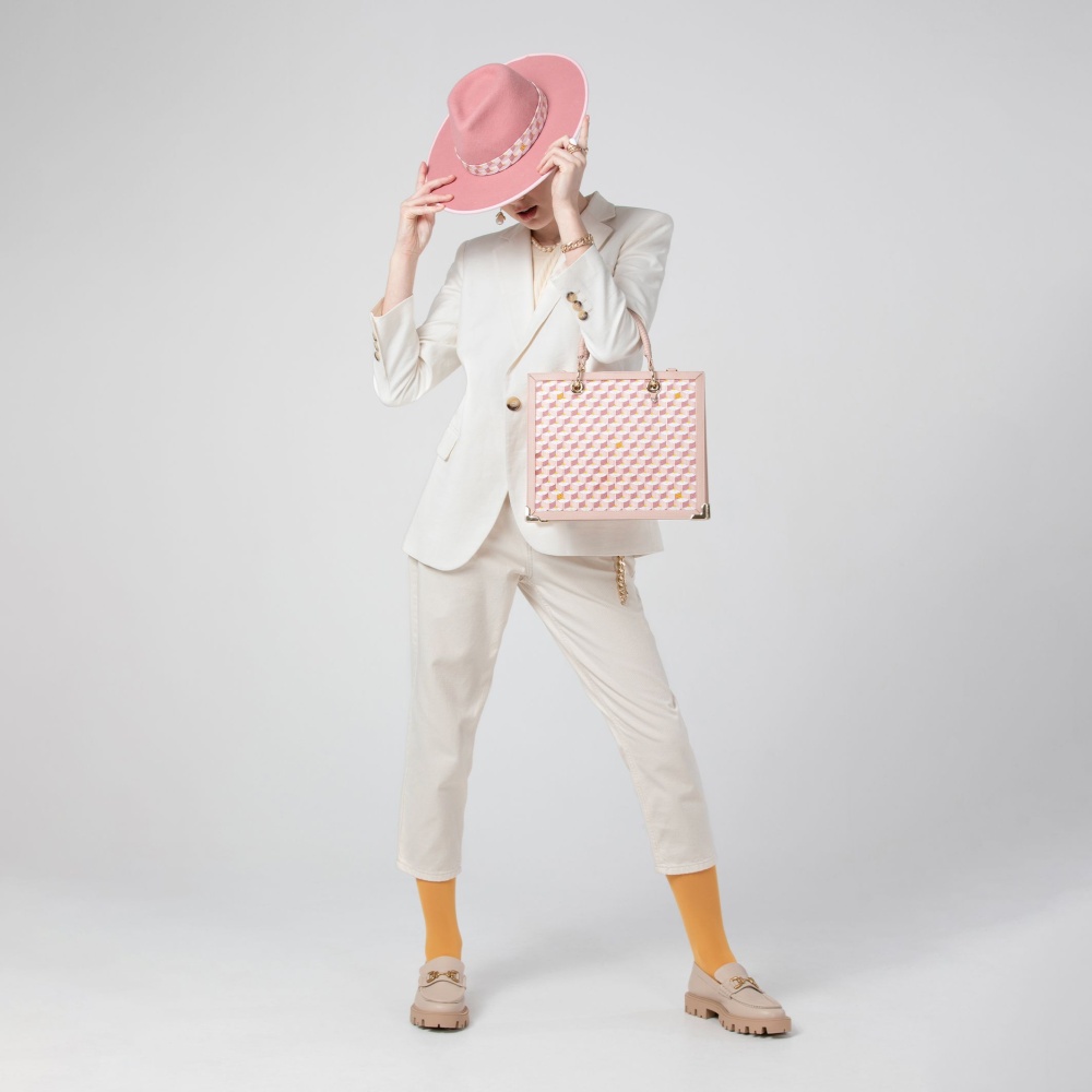 تحيّة إلى الأنوثة النابضة بالجرأة منFauré Le Page