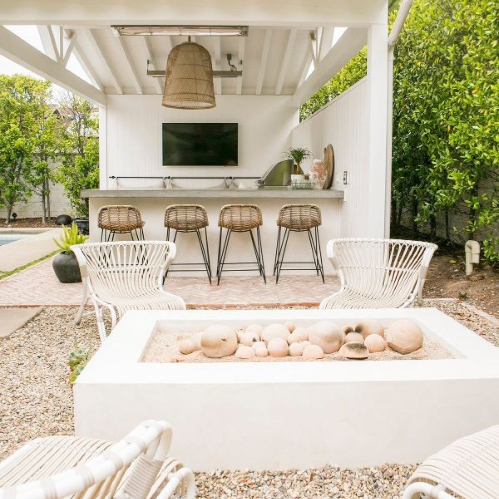 التلفاز يضفي طابع ترفيهي على المطابخ الخارجية