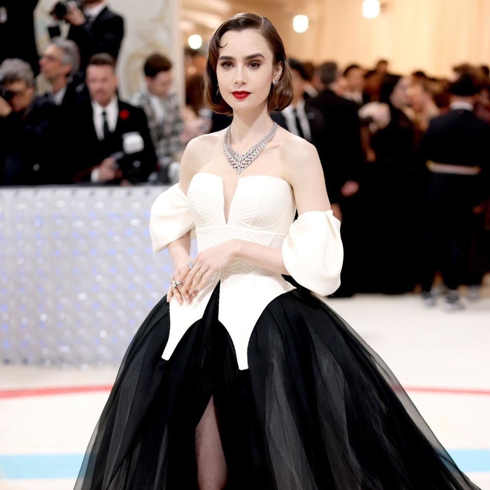 الممثلة الأمريكية-الانكليزية ليلي كولينز Lily Collins